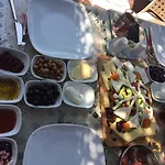Beyaz Tas Butik 2* Ayvalı