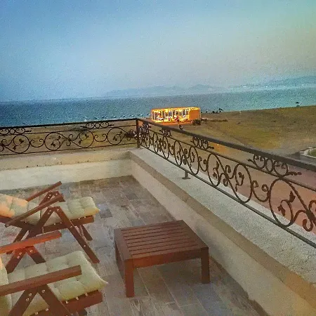 Beyaz Tas Butik فندق Ayvalı