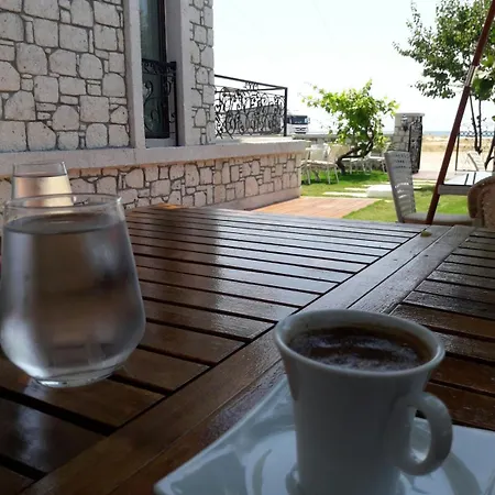 Beyaz Tas Butik 2* Айвалык