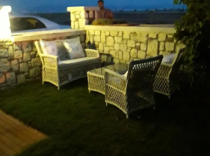 Beyaz Tas Butik 2* Айвалык