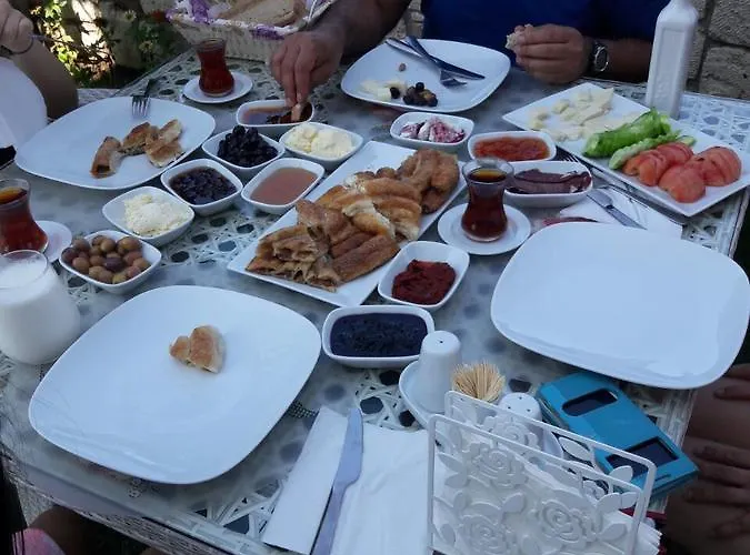 Beyaz Tas Butik 2* Айвалык