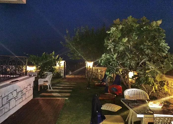 Beyaz Tas Butik 2* Айвалык