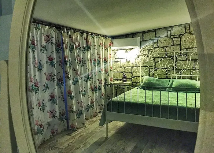 Beyaz Tas Butik 2* Ayvalı