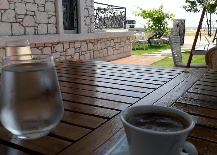 Beyaz Tas Butik 2* Ayvalı