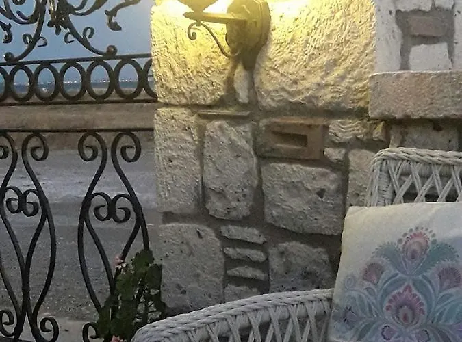 Beyaz Tas Butik Ayvalı